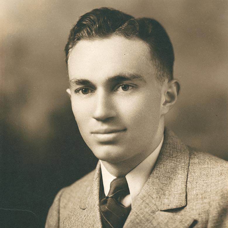 Portrait de Gordon B. Hinckley en 1932 lors de la remise des diplômes universitaires